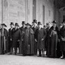 Foto di gruppo dopo la firma degli accordi nella Galleria del Palazzo Lateranense