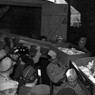 Soldati dell'esercito tedesco impegnati a trasportare all'interno di Castel Sant'Angelo le casse in cui sono stati riposti i beni artistici e culturali provenienti dall'archivio e dalla biblioteca di Montecassino