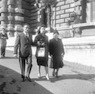 I genitori e la sorella di Wilma Montesi davanti al Palazzo di Giustizia