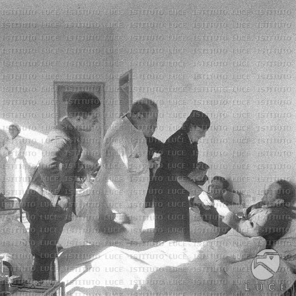 Assistenza ai feriti all'interno un ospedale