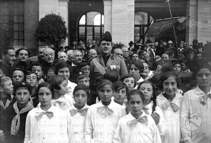 Il governatore di Roma, Boncompagni Ludovisi, con l'uniforme della ...