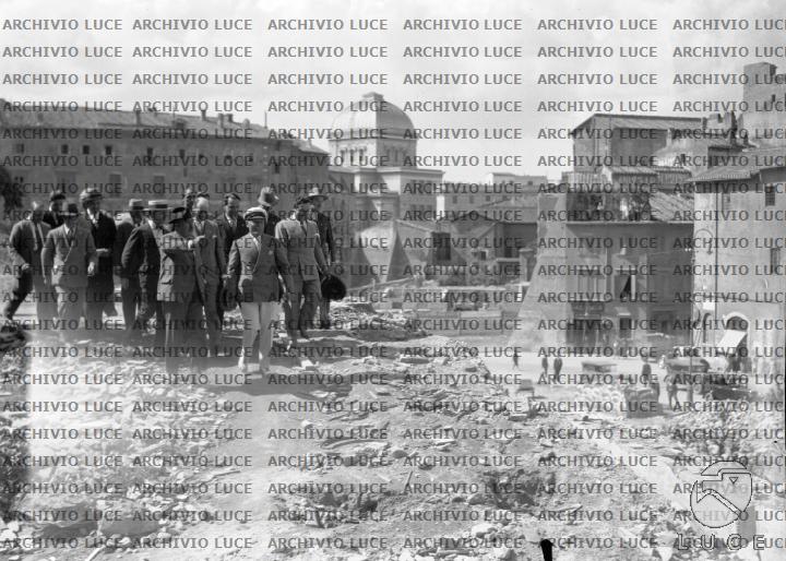 Mussolini, il governatore di Roma Boncompagni Ludovisi, e personalità ...