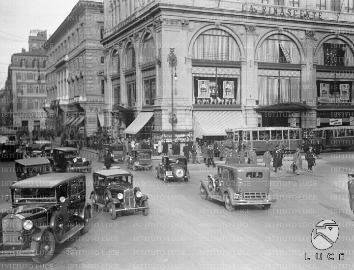 Traffico a Roma automobili vicino a