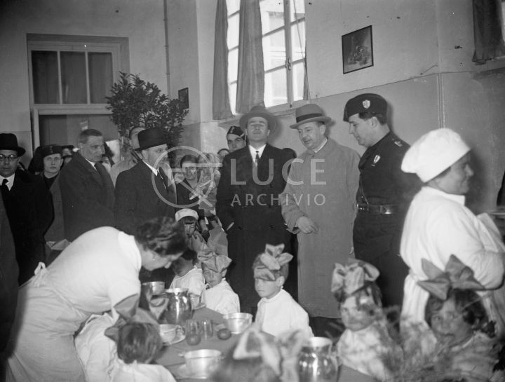 Boncompagni Ludovisi con il federale Orazi e personalità nella mensa ...