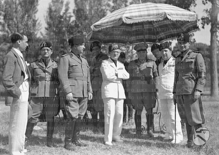 Alti ufficiali della Milizia in posa durante il primo Campionato