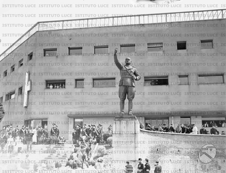 La visita di Mussolini alla colonia fascista permanente 3 gennaio - Archivio  storico Istituto Luce