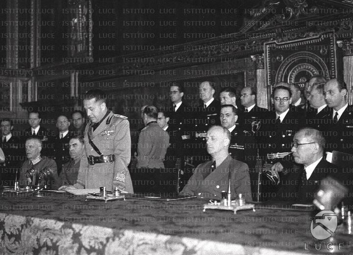 Sala del Maggior Consiglio; discorso di Ciano; al suo fianco Pavelic