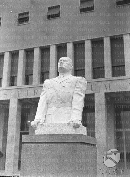 Inquadratura del busto di Mussolini - Archivio storico Istituto Luce