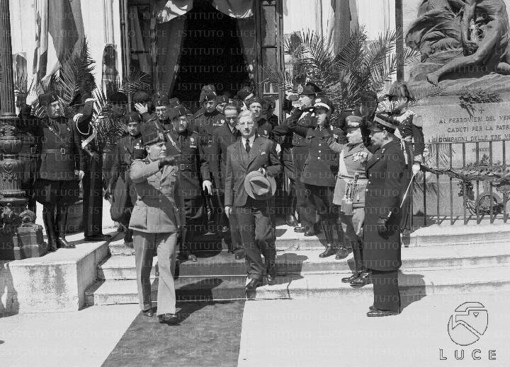 Mussolini E Il Cancelliere Austriaco Schuschnigg Ripresi All uscita 