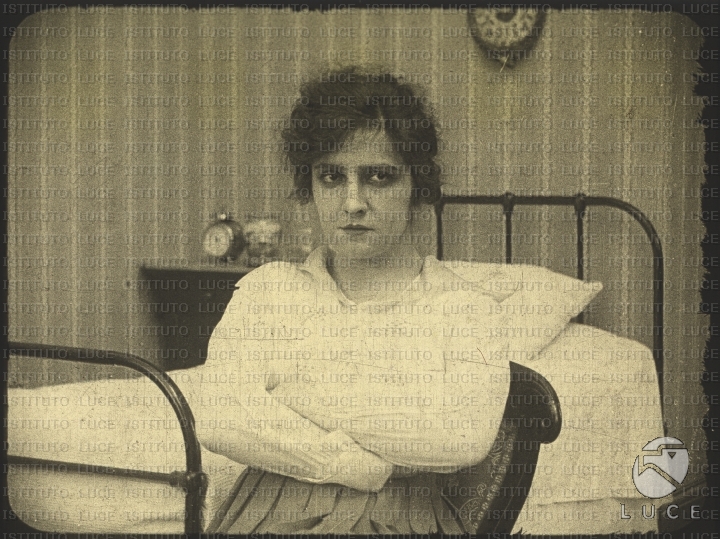 Maria Jacobini in una scena del film le foglie
