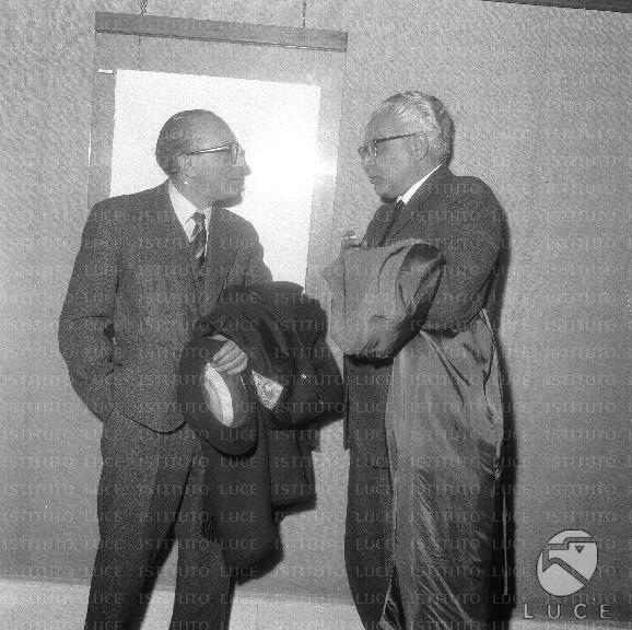 Il poeta Sinisgalli Leonardo in compagnia di Oreste Macrì Archivio