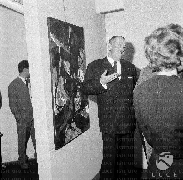 John Steinbeck at an exhibition of paintings by Toti Scialoja. Total