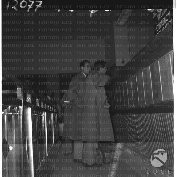 Umberto Maglioli al suo arrivo a Ciampino Archivio storico Istituto Luce