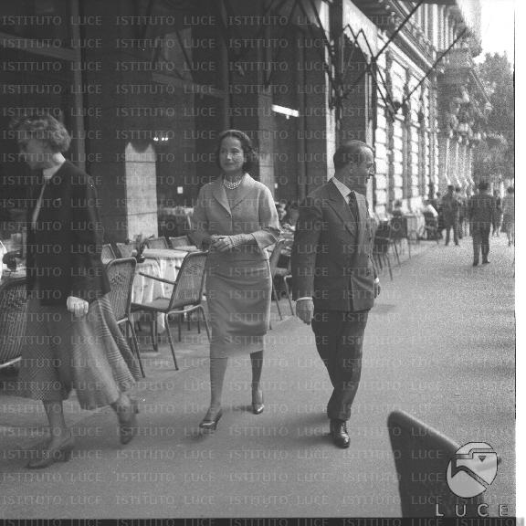 La coppia Merle Oberon e Bruno Pagliai a via Archivio storico