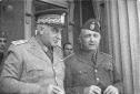 Due militari affiancati ripresi in occasione di un ...