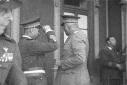 Due militari ripresi in occasione di un incontro u ...