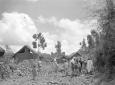 Gruppo di indigeni in una via di Gondar