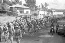 Compagnia di soldati in uniforme da marinai (forse ...