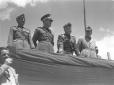 Gen. Gariboldi assiste ad una partita di calcio