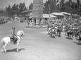 Graziani a cavallo in una piazza di Addis Abeba
