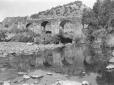 Veduta di un ponte in muratura nei pressi della ci ...
