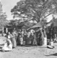 Donne e bambine in un villaggio