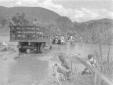Marcia delle truppe italiane: guado di un fiume