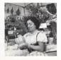 ragazza in costume tradizionale presso lo stand de ...