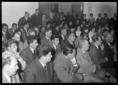 Veduta di una sala gremita di persone