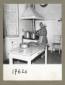Interno di una casa colonica. La cucina. Una donna ...