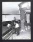 Industria vinicola. Operai al lavoro per l'imbotti ...