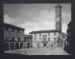 Veduta di Piazza del Plebiscito a Viterbo, con il  ...