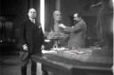Mussolini posa nella sala della Vittoria per uno s ...