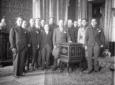 Mussolini posa al centro del gruppo di autorit� fa ...