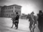 Benito Mussolini e Antonio Mosconi passeggiano, ac ...
