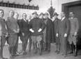 Teruzzi con i maestri d'arme, ufficiali dell'eserc ...