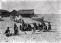 Famiglie indigene sulla spiaggia