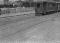 Un tram percorre ponte Garibaldi