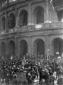 Il raduno nel piazzale del Colosseo