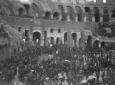 I bersaglieri affluiti al Colosseo ascoltano il di ...