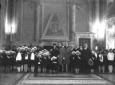 Foto dei bambini in una sala di Palazzo Venezia