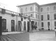 Scorcio del cortile transennato del Centro Sportiv ...