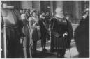 Il Principe Umberto sosta, insieme a monsignor Nar ...