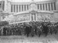 Paolo di Jugoslavia saluta i soldati italiani schi ...
