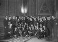 Foto di gruppo in una sala di Palazzo Venezia. Cam ...
