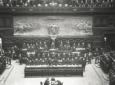 Mussolini mentre pronuncia il discorso commemorati ...