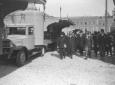 Mussolini, accompagnato da altre autorit, tra le  ...