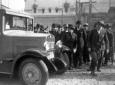 Mussolini accompagnato da altre autorit, tra cui  ...