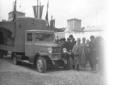 Vittorio Emanuele III circondato da autorit, tra  ...