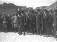 Mussolini, circondato da autorit, d il via con u ...